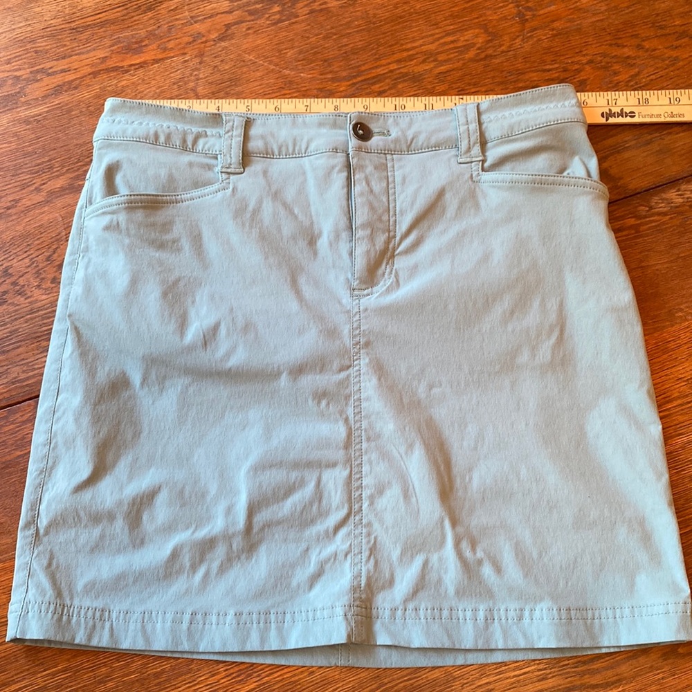 Eddie Bauer women’s Tennis Skirt with shorts Size 8